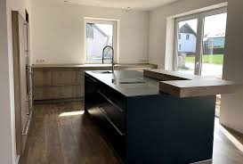 Design Kuche In Holz Und Glas Mega Kuchenwelten Schone Kuchen Gut Gunstig