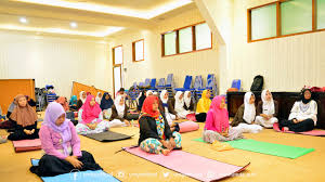 Sementara untuk yoga hamil atau yoga. Senam Yoga Khusus Ibu Hamil Oleh Himaprodi Kebidanan Universitas Nurul Jadid