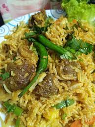 Terkadang, potongan kentang dimasak bersama daging. Namakucella Nasi Goreng Kambing Sedap