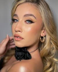 Anna Iwanicka The Make Up...