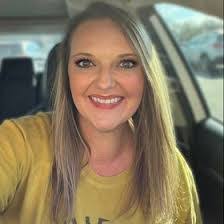 Summer Poole's Instagram, Twitter & Facebook