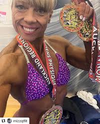 The amazing warrior @mizzqtfit With @mike.d.performance.therapies at  @worldgymcaloundra and the @nzifbb ・・・ Through thick and thin! Literal but  I'm so proud to say I did it! I finally made it back to