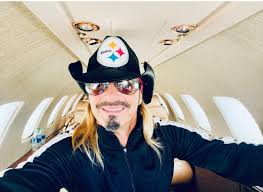 As a lifelong diabetic and son of a veteran, this picture is a surprise  hint of nothing but a good time at halftime/NBC/NFL/Steeler  awesomeness/Terrible Towel/veteran & active duty respect and kickoff to