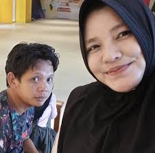 Pohon tumbang mengenai beberapa pengendara bermotor di jalur dua Tenggarong  seberang 17 Agustus 2025 @sorotan