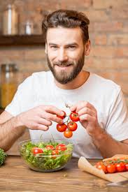 Ilustrasi jus detoks (unsplash @rpnickson). Jejaka Amal Tomato Buat Kulit Bersih Maskulin
