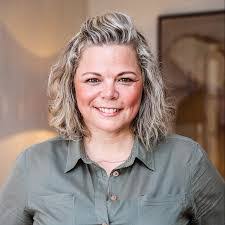 Bernadette Otto's Instagram, Twitter & Facebook