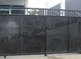 Namun demikian, ada juga yang membuat pagar bukan hanya untuk faktor keamanan semata, tetapi lebih kepada dekorasi untuk memperindah tampilan depan rumah saja. Pagar Besi Pt Abadi Jaya Aluminium