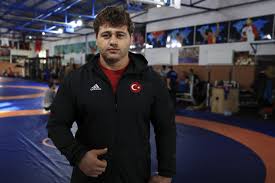 Rıza kayaalp, 24 temmuz 1989'da yozgat'ın kavurgalı köyünde dünyaya gelen türk grekoromen güreşçisidir. Turkey S Top Wrestler Riza Kayaalp Settles Nothing But Olympic Gold Daily Sabah