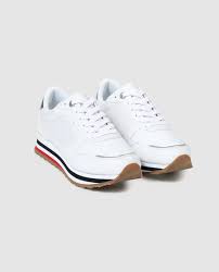 Si lo que quieres es correr y entrenar, entra a nuestro catálogo online para llevarte zapatillas. 15 Zapatillas Blancas Que Combinan Con Todo Y Encima Estan En Rebajas