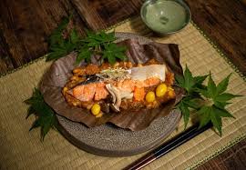秋の味覚をふんだんに 鮭の朴葉 ほおば 焼き 料亭の和食レシピ Ryotei Style Jp リョウテイ スタイル