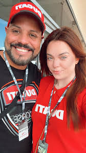 Carrie Jeter's Instagram, Twitter & Facebook