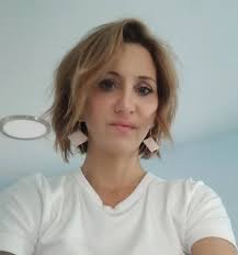 What are good salons for hair dye in Charles Town?