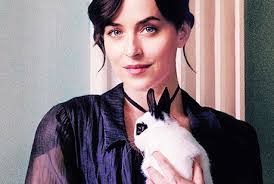 Caroline Ormond's Instagram, Twitter & Facebook