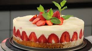 Erdbeertorte Sommerliche Erdbeer Holunder Torte Br De Kuchen Und Torten Rezepte Erdbeertorte Rezept Erdbeertorte