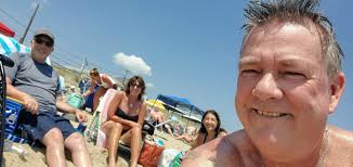 Parting Shot" A tribute to Uncle Eddie's. The themes of music, movement,  and going forward are depicted in the mural