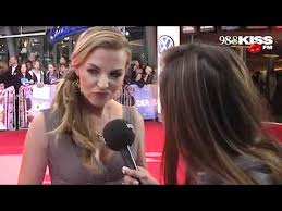 Herzlich willkommen auf meiner seite ihr tollen menschen! 08 07 2011 Die Premiere Von Zoowarter Mit Rebecca Miro Tolga Youtube