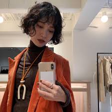 金宮 和 on instagram 思い立ってマチルダボブ 元々かけてたパーマをいかして 前髪だけポイントあててもらいました kyori1203 いつも想像以上に素敵にしてくれて ありがとうー 久しぶりに前髪短くしたので しっかりメイクに アイメイクは マチルダ ボブ ボブ
