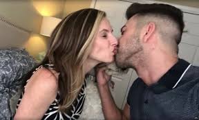 We did not find results for: Youtuber Who Kissed His Sister Uploads New Video Kissing His Mom