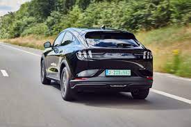 Profitez d'une accélération plus puissante et d'une conduite plus sportive grâce à sa transmission intégrale à double. Fit Fur Europa Warum Der Vollelektrische Ford Mustang Mach E Die Europaischen Presseportal