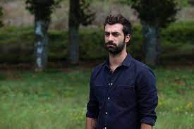 Ünlü oyuncu i̇stanbul'da doğmuştur fakat daha sonra eğitim almak için üniversiteden mezun olan i̇lker kaleli, dj ya da şarkı yazarı olarak kariyer yapmayı planlarken, birkaç. Ilker Kaleli Home Facebook