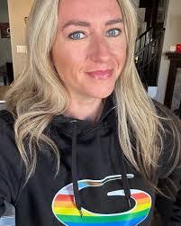 Beverly Moreau's Instagram, Twitter & Facebook