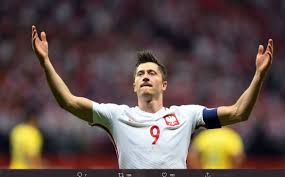 The poles couldn't get superstar striker robert lewandowski into dangerous areas and the bayern. Italia Vs Polandia Jerzy Brzeczek Enggan Terlalu Bertumpu Pada Robert Lewandowski