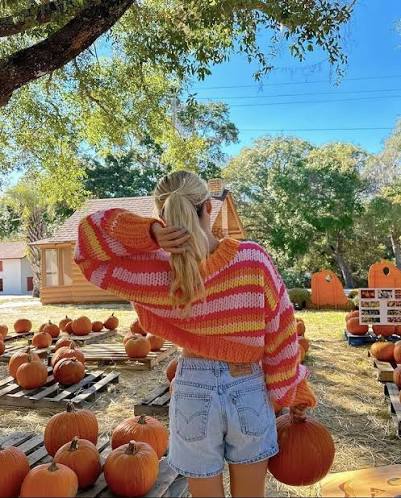 15+ Pumpkin Patch Outfit Ideas That Are Cute, Cozy, and Totally ...