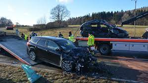 Yelp is a fun and easy way to find, recommend and talk about what's great and not so great in sonnenbühl and beyond. Unfall L230 Genkingen Im Kreis Reutlingen 21 Jahrige Stirbt Nach Unfall Hubschrauber In Sonnenbuhl Im Einsatz Sudwest Presse Online
