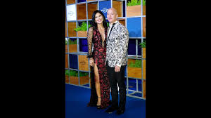 Lauren sanchez is an emmy award winning american news anchor and the girlfriend of departing amazon boss jeff bezos. Jeff Bezos And Girlfriend Lauren Sanchez Make Their Red Carpet Debut As A Couple Wfaa Com