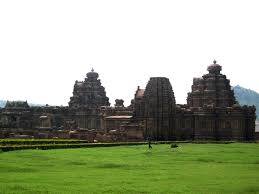 It is located in the south western part this place is the centre for various forms of arts and crafts. 16 Best Tourist Places To Visit In Karnataka Karnataka Tourism 2021