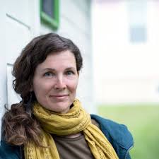 Je suis vraiment content de vous annoncer que la directrice du bureau de  circonscription, Alexandra Roy travaillera avec moi presqu'exclusivement  sur le dossier d'Internet haute vitesse. À compter du 11 janvier, elle