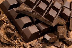 8 Aliments Qu Il Vaut Mieux Eviter De Manger Le Soir Ameliore Ta Sante Aliments Anti Stress Alimentation Chocolat Noir