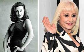 La showgirl nata a bologna il 18 giugno del 1943 passerà il suo compleanno lontano dai riflettori, così come era stato anche in occasione del suo sessantesimo. Il Guardian Celebra Raffaella Carra Icona Sexy Ha Insegnato All Europa La Gioia Del Sesso