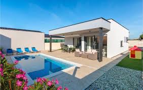 Auf viamichelin finden sie detaillierte karten für hrvatska, istarska županija, fažana mit informationen über den straßenverkehr, das wetter und die möglichkeit der buchung einer unterkunft. Holiday Home Apartment 5 Persons Peroj Bb Fazana Peroj 52215 Peroj 133 Cif814 Vacasol