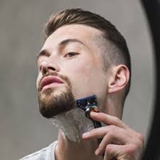 The goatee beard is much maligned but looks sleek and hyper masculine when you get it right. Bartschneider Fur Ihren Kinnbart Braun De