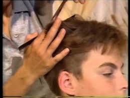 Auch wenn die produkte selber eine extraportion pflegestoffe enthalten. Junge Bekommt Moderne Frisur Boy Gets Contemporary Haircut 80er 90er Youtube