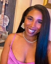 Vallon Holcomb's Instagram, Twitter & Facebook