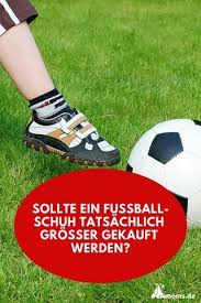 Spielt Euer Kind In Der Freizeit Fussball Dann Solltet Ihr Ein Gutes Paar Fussballschuhe Besorgen Dabei Gibt Es Eini Fussball Fussballschuhe Kinder Fussballtor