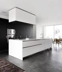 Encontraremos materiales en blanco y gris que puedes incluir en la cocina. Decoracion De Cocinas Blancas Y Modernas 10 Ejemplos Y Consejos