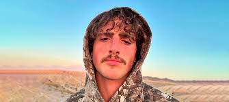 Kerry Boone's Instagram, Twitter & Facebook