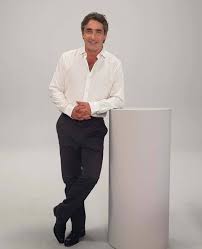 Historiador, médico y futbolista frustrado. Facebook