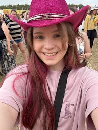 Would anyone be able to remove the people from the background in these two  photos please?