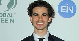 Es importante mostrar (personajes) de todos los ámbitos de la vida para que la. Cameron Boyce 20 So Zeigte Er Sich Stunden Vor Seinem Tod