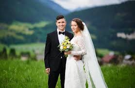 Abigail and brittany hensel are 22 year old conjoined twins from the united states. Controversies That Brought Brittany Pettibone To Fame And Facts About Her Husband