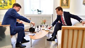 Per olof andreas norlén, född 6 maj 1973 i ödeshög i östergötland, är en svensk jurist och politiker. Talmannen Holl Enskilda Samtal Med Partiledarna I Sverige Knepiga Regeringssonderingar Pa Gang Utrikes Svenska Yle Fi