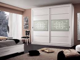 خزائن ملابس بيضاء لامعة نماذج ثلاثية الأوراق للملابس ذات أبواب مفصلية مطلية باللمعان إلى غرفة النوم والرواق أثاث 2021