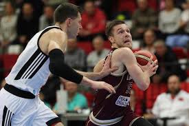 Blesk napsal, že benda v hotelu v sobotu večer slavil 50. Basketball Champions League 2018 19