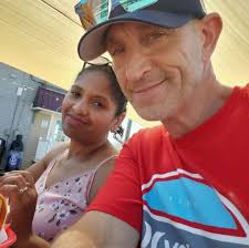 Who can decorate a birthday cake in Windham Maine?