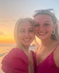 Charla Hunt's Instagram, Twitter & Facebook