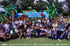 To connect with tengku qhalisya, sign up for facebook today. Majlis Hari Jadi Puteri Tmj Yam Tunku Khalsom Aminah Sofiah Tarik Perhatian Lain Dari Yang Lain Vanilla Kismis